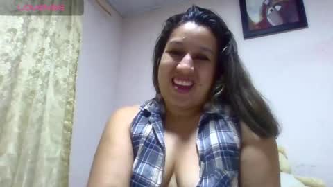 Snapshot of alahia_fox chatting on February 27, 4:41 am alahia online show from February 27, 4:41 am