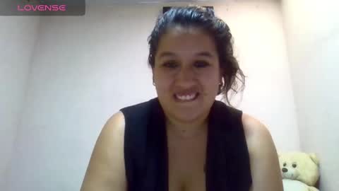 Snapshot of alahia_fox chatting on February 27, 7:04 pm alahia online show from February 27, 7:04 pm