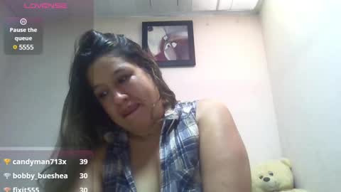 Snapshot of alahia_fox chatting on March 11, 3:56 pm alahia online show from March 11, 3:56 pm