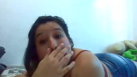 Snapshot of alahia_fox chatting on November 7, 4:07 pm alahia online show from November 7, 4:07 pm