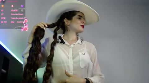 Snapshot of alahia_sky chatting on November 15, 12:13 pm online show from November 15, 12:13 pm