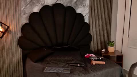 alahyapalmer_ online show from October 29, 4:15 am