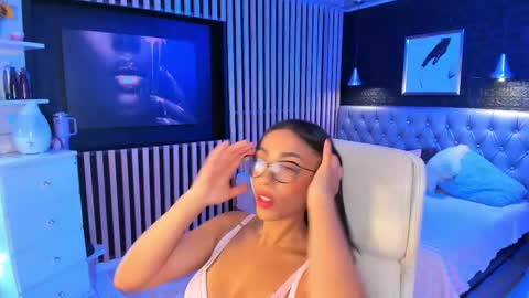 Snapshot of alaia_alegria chatting on November 15, 9:43 pm Alaia Alegria online show from November 15, 9:43 pm