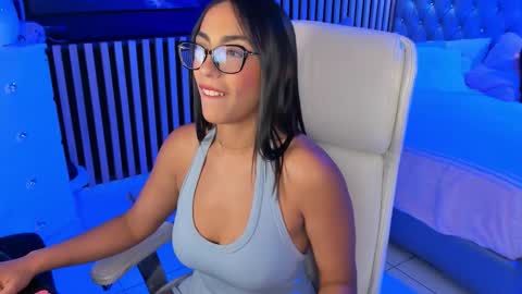 Snapshot of alaia_alegria chatting on November 19, 9:59 pm Alaia Alegria online show from November 19, 9:59 pm