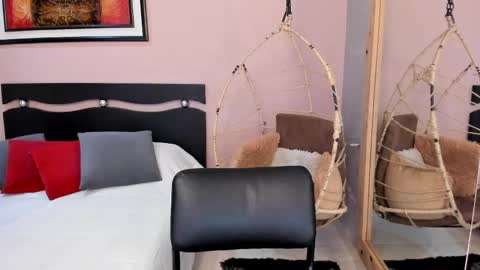 Snapshot of alaiasmile_ chatting on November 12, 7:13 pm online show from November 12, 7:13 pm