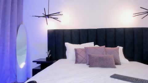 Snapshot of alaiia7 chatting on February 9, 7:51 pm Alaia online show from February 9, 7:51 pm