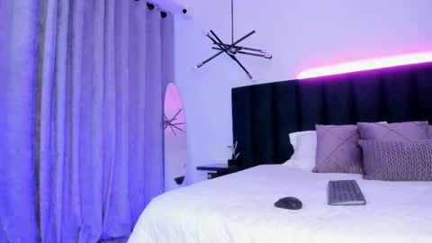 Snapshot of alaiia7 chatting on March 10, 8:03 pm Alaia online show from March 10, 8:03 pm