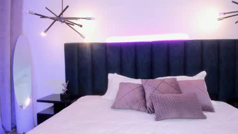 Snapshot of alaiia7 chatting on April 1, 7:44 pm Alaia online show from April 1, 7:44 pm