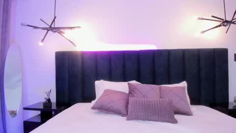 Snapshot of alaiia7 chatting on April 8, 7:47 pm Alaia online show from April 8, 7:47 pm