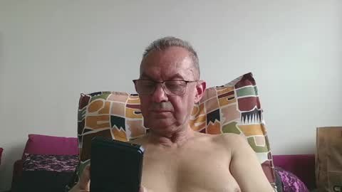 Snapshot of alain5159 chatting on May 20, 9:04 am alain5159 online show from May 20, 9:04 am