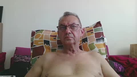 Snapshot of alain5159 chatting on May 26, 9:05 am alain5159 online show from May 26, 9:05 am