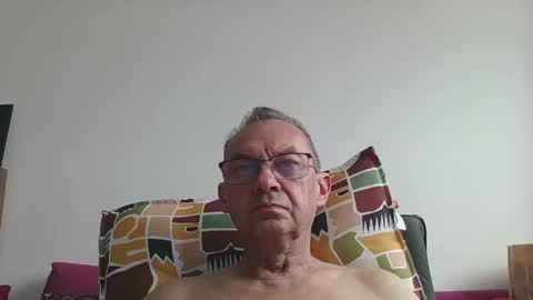 Snapshot of alain5159 chatting on May 31, 5:31 pm alain5159 online show from May 31, 5:31 pm
