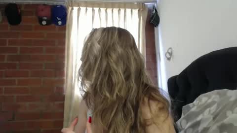 Snapshot of alaina_blessed chatting on November 23, 8:30 pm alaina_blessed online show from November 23, 8:30 pm