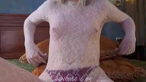 Snapshot of alainejomes chatting on April 27, 3:21 pm VETTA online show from April 27, 3:21 pm