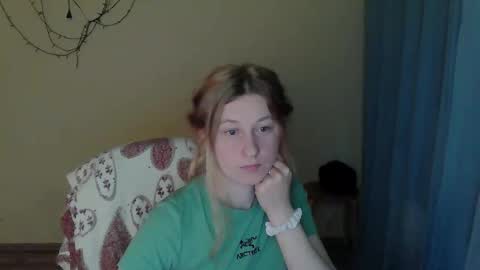 Snapshot of alalaska_ana chatting on May 19, 4:57 pm Anna online show from May 19, 4:57 pm