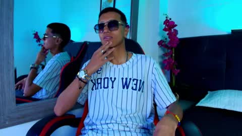 alan_colthon online show from May 14, 4:30 am