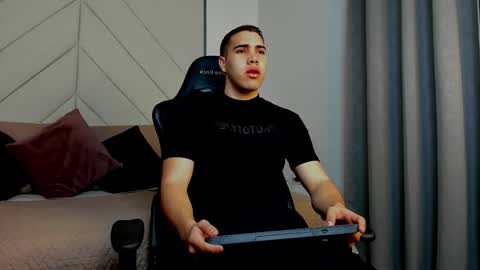 Snapshot of alan_fordj chatting on November 27, 11:56 am alan_fordj online show from November 27, 11:56 am