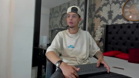 alan_smithy online show from September 19, 5:46 pm