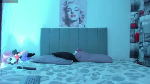 Snapshot of alana_chloee chatting on December 12, 2:59 am Alana online show from December 12, 2:59 am