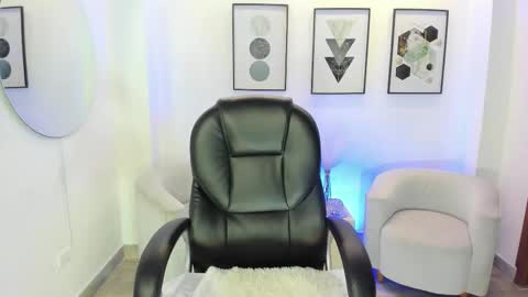 alana  online show from February 25, 8:07 pm