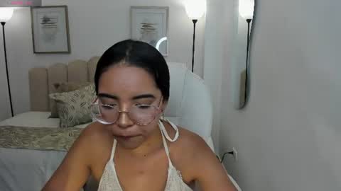 Snapshot of alana_martiins chatting on June 15, 7:27 pm alana online show from June 15, 7:27 pm