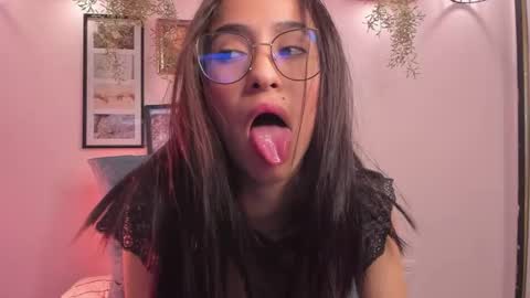 Alana online show from December 3, 1:42 pm