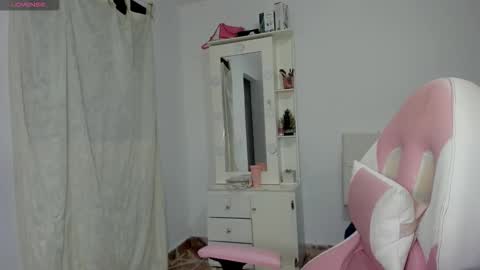 Snapshot of alana_ponse chatting on January 9, 2:03 am Alana. online show from January 9, 2:03 am
