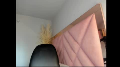 Snapshot of alanah_connor99 chatting on June 25, 9:19 pm alanah connors online show from June 25, 9:19 pm