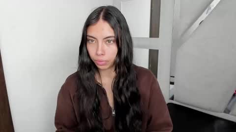 Snapshot of alanahott_ chatting on January 18, 5:00 am Alana hot online show from January 18, 5:00 am