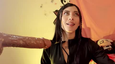 ALANA Please follow me  online show from November 12, 4:35 am