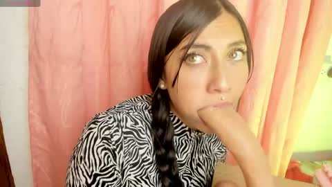 Snapshot of alanalois_ chatting on April 23, 3:41 am ALANA Please follow me online show from April 23, 3:41 am