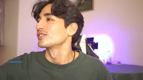 idenavarre online show from December 10, 7:11 pm