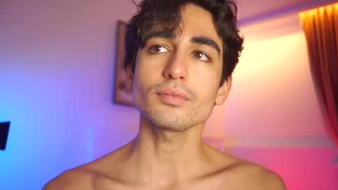 idenavarre online show from December 23, 1:40 am