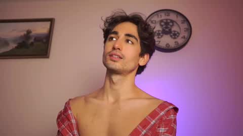 idenavarre online show from December 25, 1:42 am