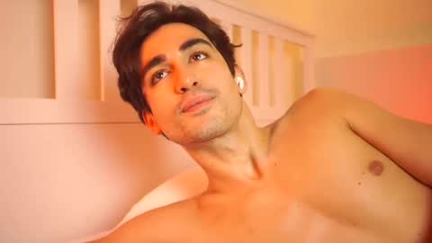 idenavarre online show from December 29, 1:24 am