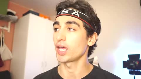 idenavarre online show from February 11, 10:18 pm