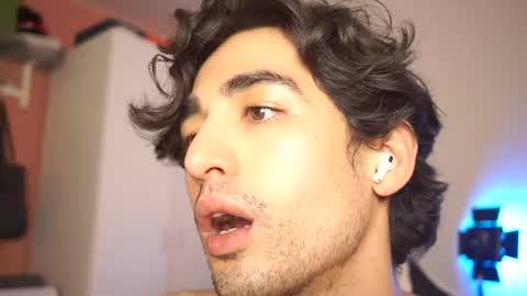 idenavarre online show from February 21, 12:05 am