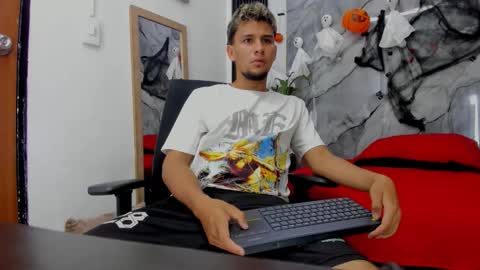 Alan Smith  online show from October 23, 8:40 pm