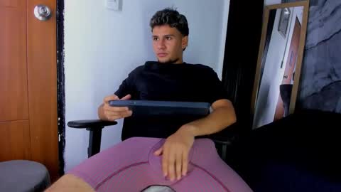 Alan Smith  online show from December 5, 7:43 pm