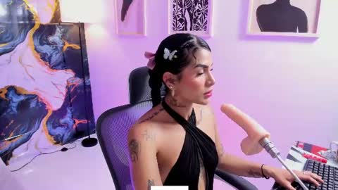 Snapshot of alanna_wild chatting on June 9, 7:14 pm Alana online show from June 9, 7:14 pm