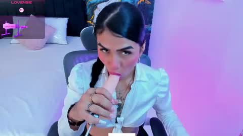 Snapshot of alanna_wild chatting on June 28, 6:14 pm Alana online show from June 28, 6:14 pm