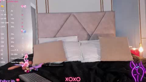 Snapshot of alannaajoness chatting on July 13, 12:19 pm Alanna Jonnes online show from July 13, 12:19 pm