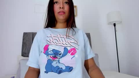 Snapshot of alannajones1 chatting on November 11, 11:43 am Alanna online show from November 11, 11:43 am