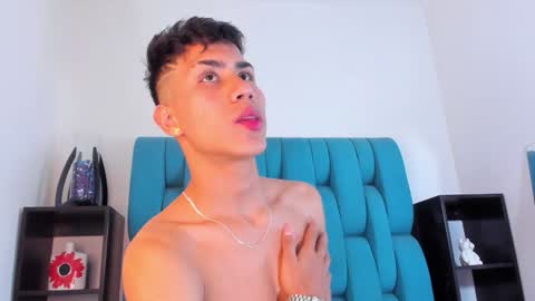 alannaughty_ online show from January 18, 6:34 am