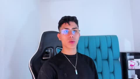 alannaughty_ online show from February 6, 9:17 pm