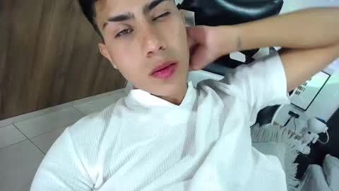 alannaughty_ online show from October 29, 3:31 am