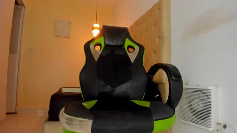 alantrickz365 online show from October 22, 2:01 am