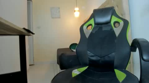 alantrickz365 online show from November 10, 10:25 am