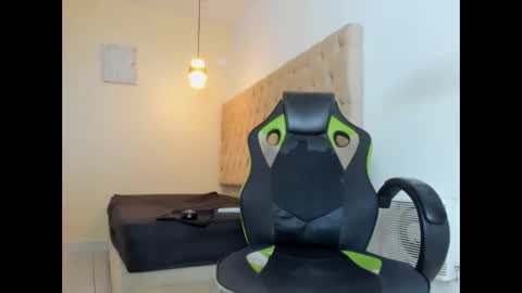 alantrickz365 online show from November 19, 1:05 am