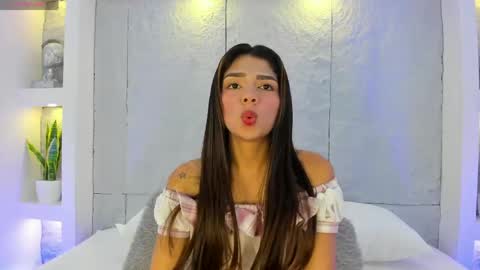 Alassia Hocthner online show from April 11, 11:36 am